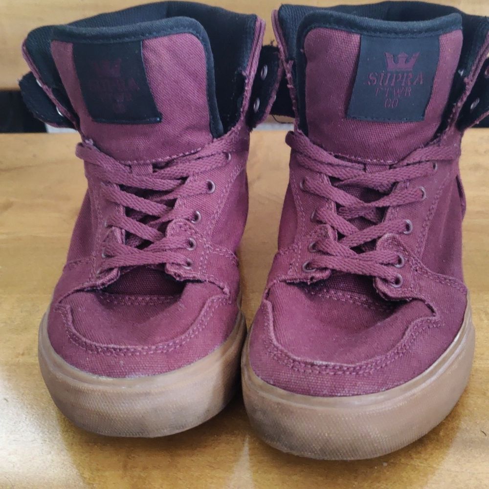 Supra Vaider burgundy skate shoes size 4.5